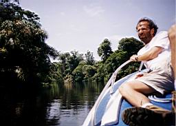 58 rio y selva camino Tortuguero.jpg